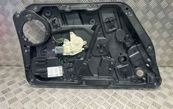 Mercedes-Benz A W176 Front door window regulator with motor A1767200179 A2465402005 A1667200735