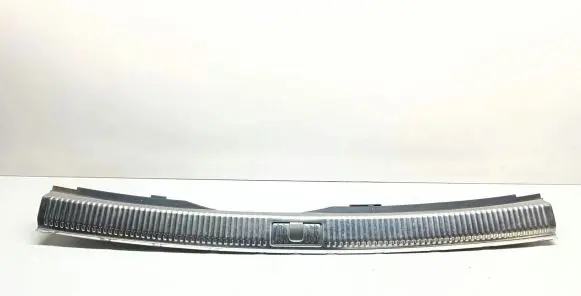 Trunk/boot sill cover protection