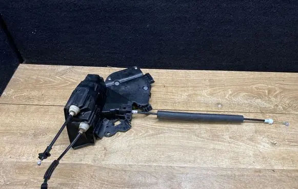 Land Rover Range Rover Sport L494 Front door lock 938827102