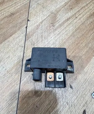 Mercedes-Benz E W211 Charging relay A0025426419 0332002167