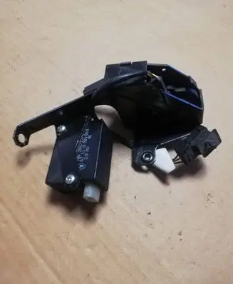 BMW 5 E39 Tailgate/trunk/boot lock/catch/latch 8384069