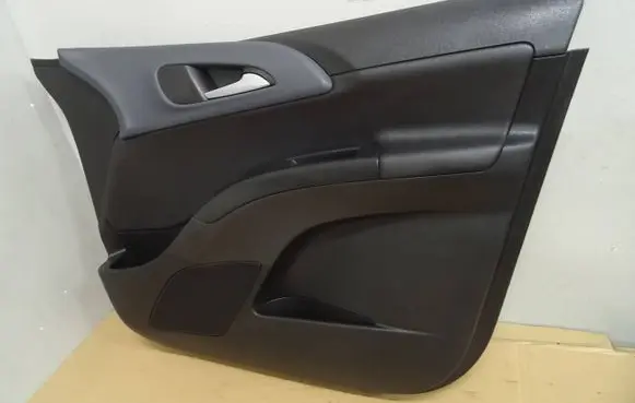 Opel Meriva B Front door card panel trim 05987 4662297
