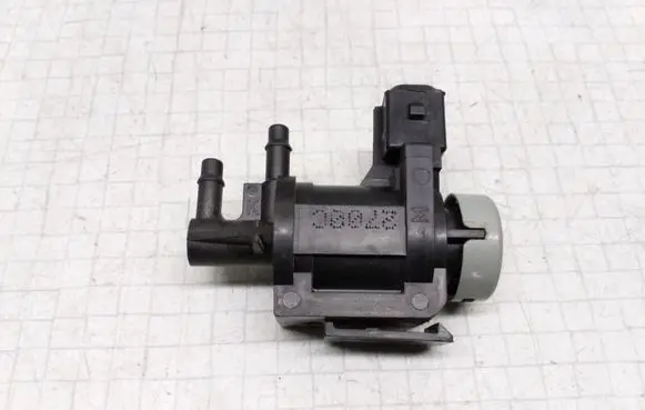 Audi A4 S4 B6 8E 8H Turbo solenoid valve 1J0906283A