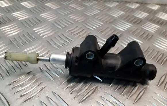 BMW 1 E81 E87 Clutch slave cylinder 6773670 13670610