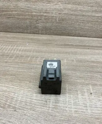 Opel Zafira B Coolant fan relay 13178656