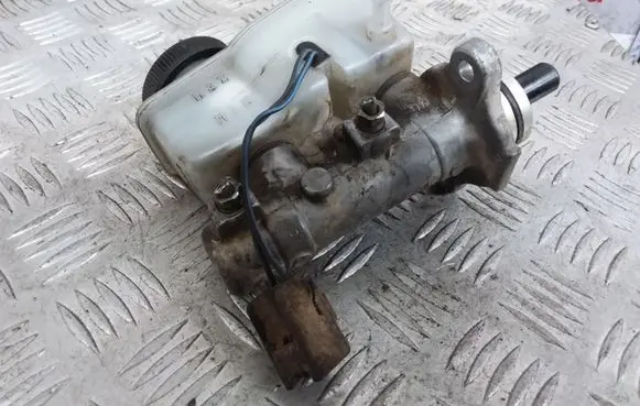 Mazda 626 Master brake cylinder
