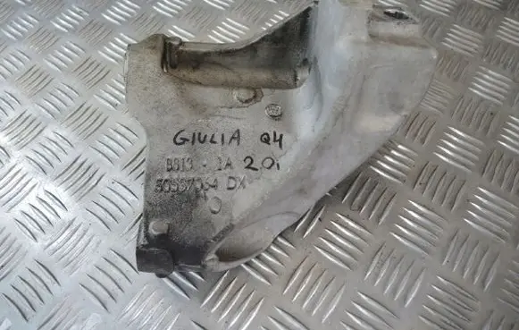 Alfa Romeo Stelvio Engine mounting bracket 50537064DX