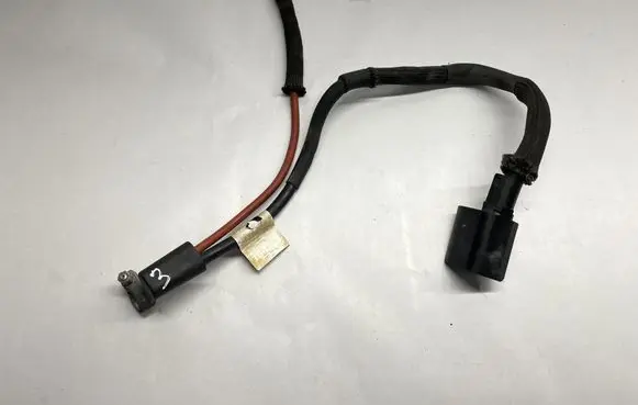 Volkswagen Jetta VI Positive cable (battery) 