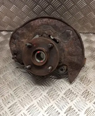 Toyota Corolla Verso E121 Front wheel hub