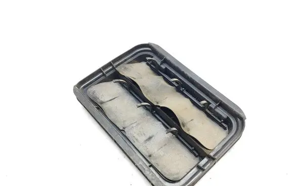 Renault Kadjar Quarter panel pressure vent 7700838358