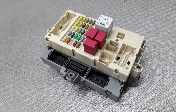 Fiat Bravo Fuse module 51761160