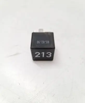 Volkswagen PASSAT B5 Other relay 443951253J