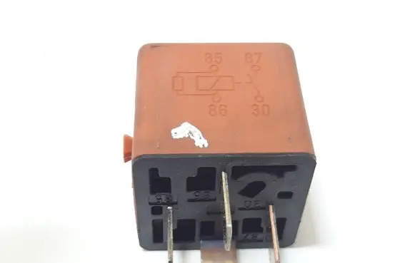 BMW 5 E34 Other relay 0332019456