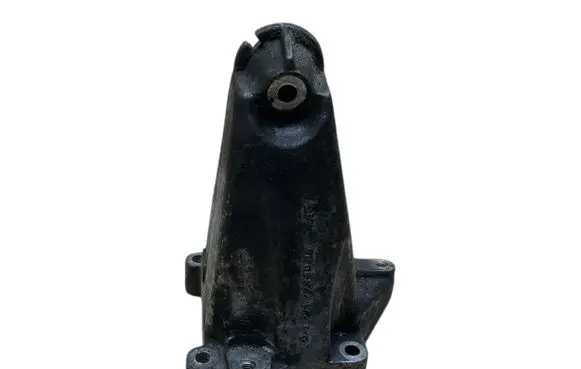 Mercedes-Benz C W204 Engine mounting bracket A2712231904