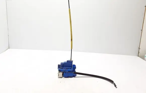 Fiat 500L Rear door lock 51884142