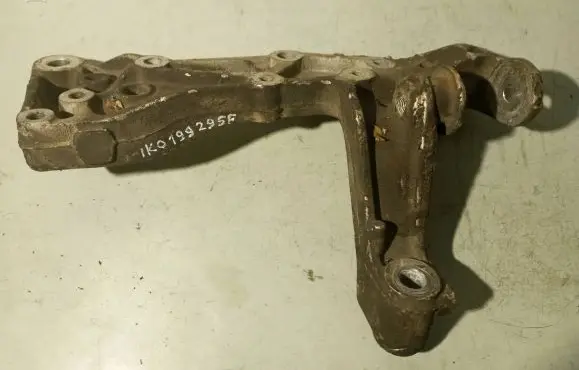 Skoda Octavia Mk2 (1Z) Front lower control arm/wishbone 1K0199295F