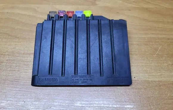 Volvo S60 Fuse box cover 6G9T14A076MB K067