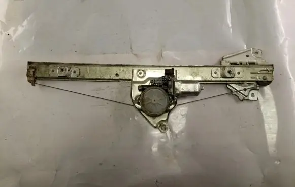 Suzuki Grand Vitara II Front door window regulator with motor 8346065J00 2621003530