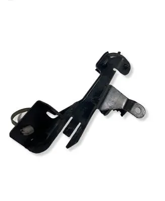 Opel Insignia A Intercooler pipe mounting bracket 55573930