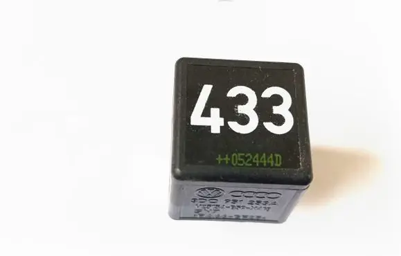 Volkswagen PASSAT B6 Other relay 3D0951253A