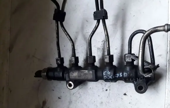 Citroen C4 II Picasso Fuel distributor 9654592680