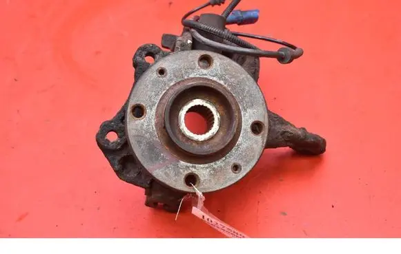 Peugeot 207 CC Front wheel hub spindle knuckle