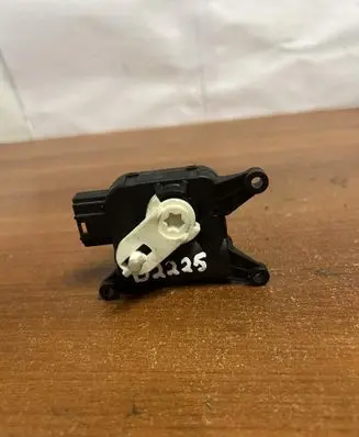 Volkswagen Golf V Intake manifold valve actuator/motor 0132801340 D2225