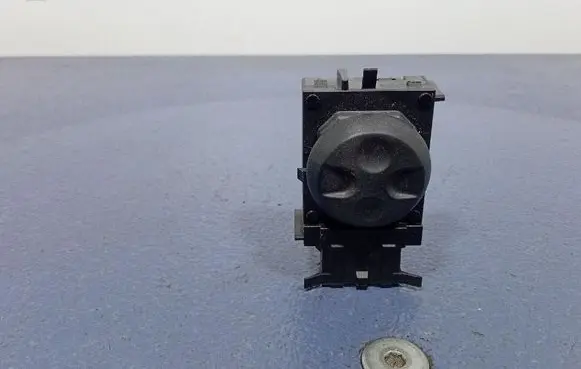 Mercedes-Benz 508 Seat heating switch 98125345XT
