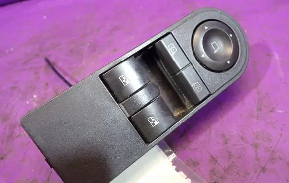 Opel Zafira B Quarter vent window switch 
