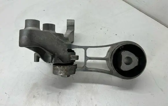 Chrysler Pacifica Engine mount bracket 68224737AB 68224744AC P68224737AB