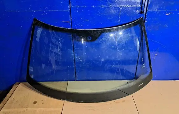 Saab 95 - 96 Front windscreen/windshield window E143R001574