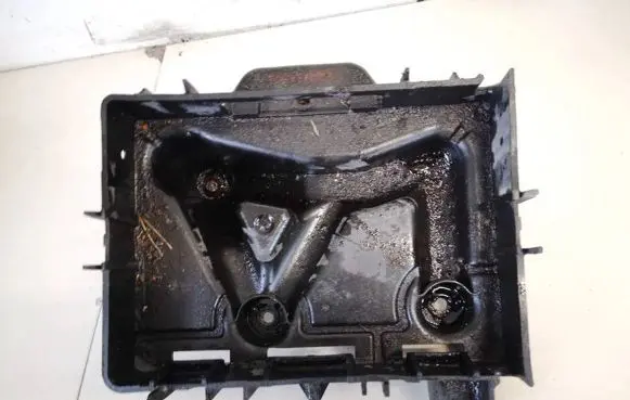 Volkswagen Fox Battery box tray 5z0915331