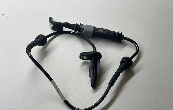 BMW M4 G82 G83 ABS rear brake sensor 8095701