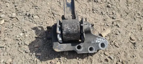 Jeep Patriot Engine mount bracket