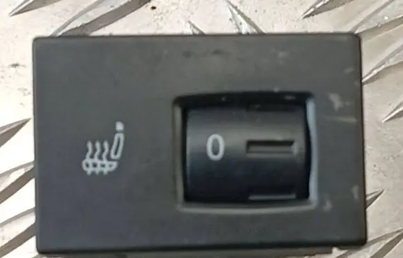 Volkswagen Touareg I Seat heating switch 7L6963564