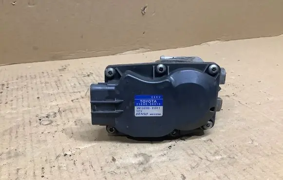 Toyota Avensis T270 EGR valve 258000R010