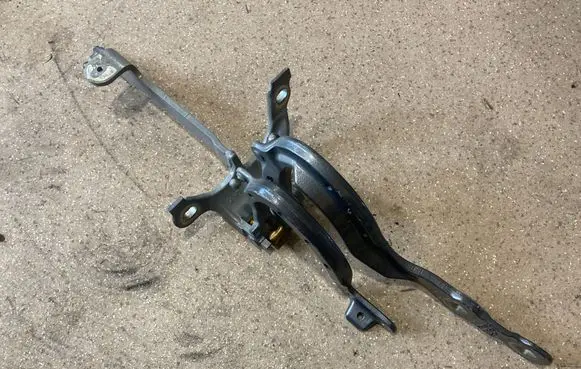 BMW 5 G30 G31 Tailgate/trunk/boot hinge 7390413