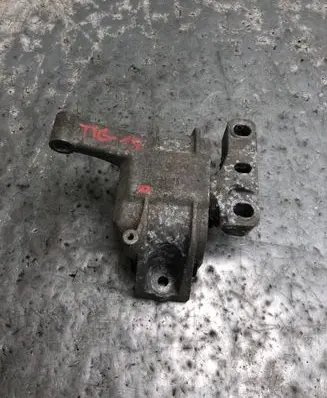 Volkswagen Tiguan Engine mount bracket 5N0199262R