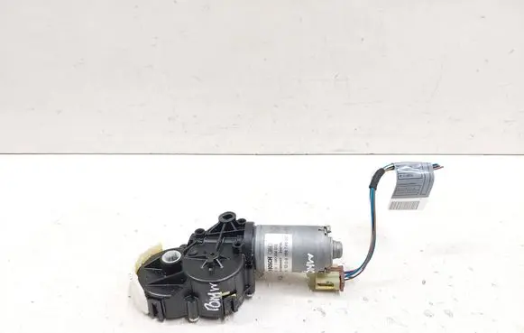 BMW X6 E71 Seat adjustment motor 0390204002 4470774 5210691687460
