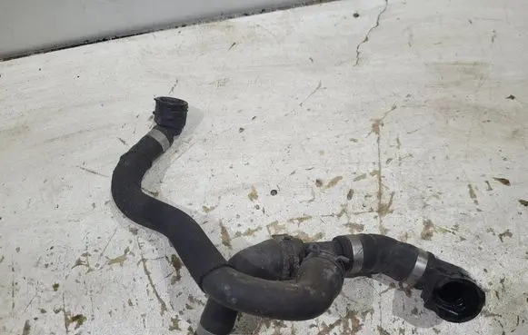 Engine coolant pipe/hose