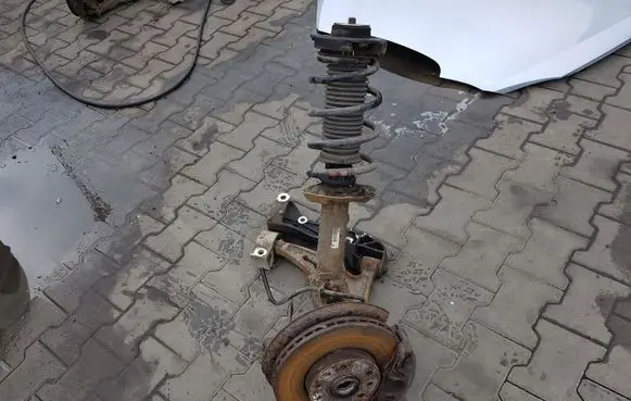 Volkswagen Golf V Front wheel hub spindle knuckle