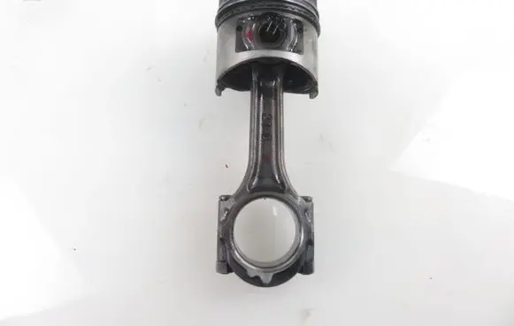 Mitsubishi Pajero Piston with connecting rod
