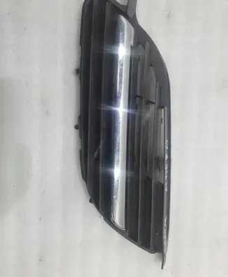 Nissan Almera Tino Front bumper lower grill 9381M010