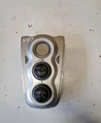Toyota Yaris Climate control unit 758909