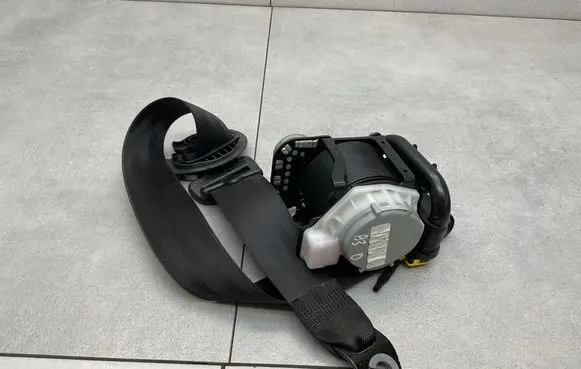 Audi A3 S3 8V Front seatbelt