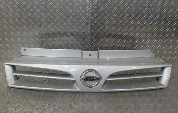 Nissan Primastar Front bumper upper radiator grill
