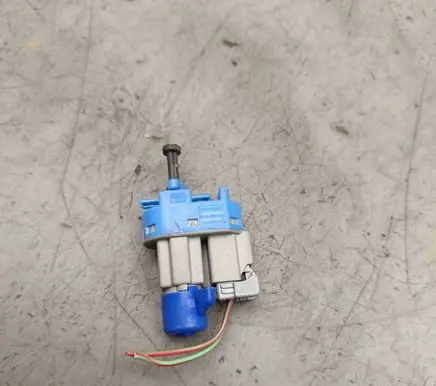 Mazda Tribute Brake pedal sensor switch XR839F924AA YL849F924AA