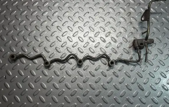 Toyota Avensis T250 Fuel line pipe
