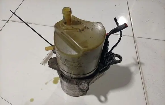 Volvo V50 Power steering pump 4N513K514C6S4B
