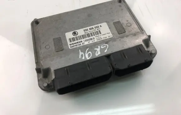 Skoda Fabia Mk1 (6Y) Engine control unit/module ECU 03E906033A